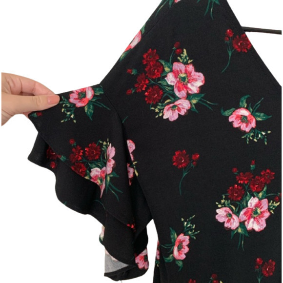 NWT NEW Express Large Black Floral Ruffle Flutter‎ Sleeve V Neck Blouse - Picture 15 of 16